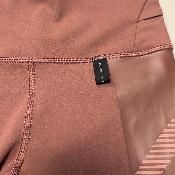 Like New Athleta Limited Edition Allyson Felix 7/8 tight, size XS - Picture 4 of 9